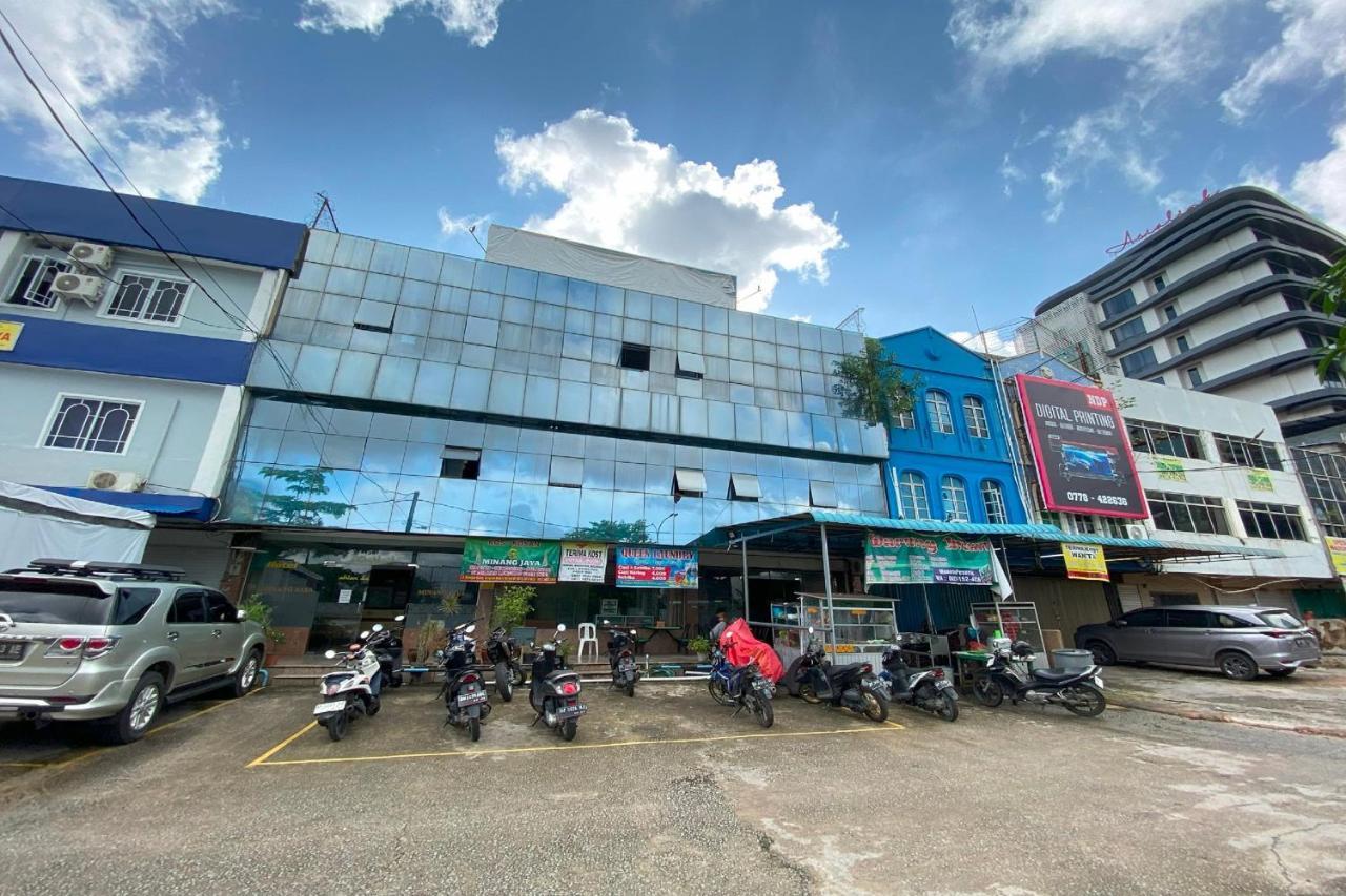 Oyo 92702 Minang Jaya Hotel Нагоя Екстериор снимка