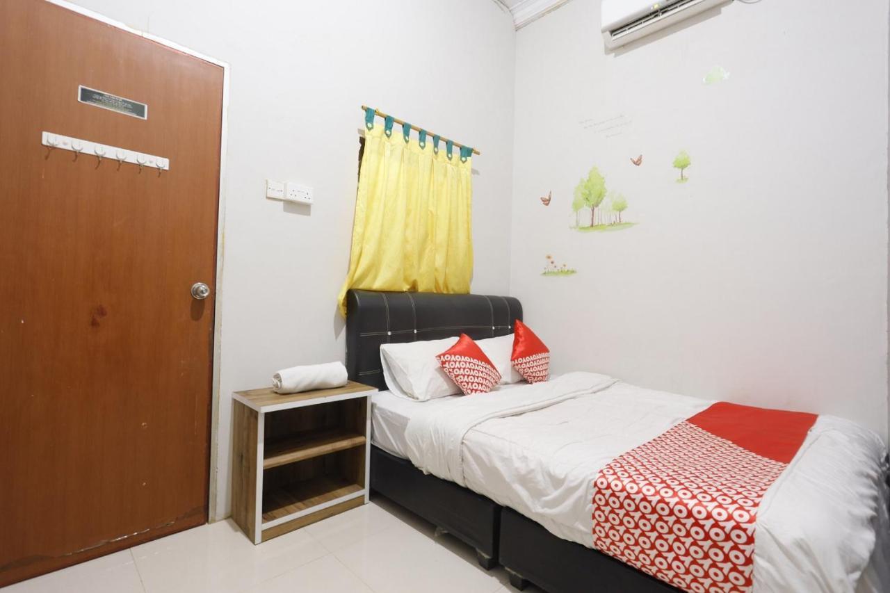 Oyo 92702 Minang Jaya Hotel Нагоя Екстериор снимка